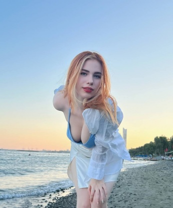 У меня высшая степень креативности, которую я использую, чтобы превратить каждое наше свидание в незабываемое приключение. Мои услуги полны разнообразия: от эротического массажа и игр ролевых до стриптиза и BDSM. У меня есть все, чтобы привнести в жизнь твои фантазии. Мои клиенты не могут удержаться от восхищения, а отзывы говорят сами за себя. Загляни в мою галерею, чтобы оценить мои фото и сделать правильный выбор. Встреча со мной будет как маленький кусочек райского наслаждения. Не упусти шанс окунуться в мои объятия и позвони мне прямо сейчас! 😉🔥😘 Иванна